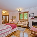Traditional guest suite - 